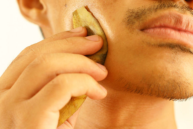 670px-Treat-Acne-With-Banana-Peels-5