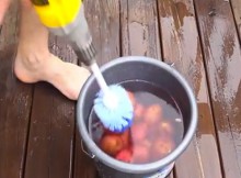 Ever-Thought-Peeling-Potatoes-Was-Possible-With-A-Toilet-Brush