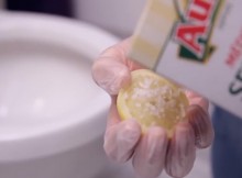 I-Never-Knew-Lemon-Was-Such-A-Wonderful-Toilet-Cleaner-Until-I-Watched-This