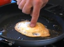 This-Is-The-Secret-That-Lies-Behind-Making-A-Perfect-Egg
