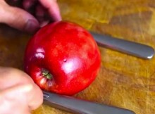 I-Never-Thought-Putting-An-Apple-Between-Two-Knives-Is-Capable-Of-This