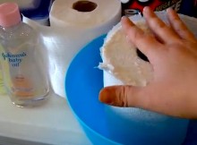 She-Uses-Baby-Oil-To-Drench-The-Paper-Towels