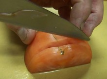 What-This-Master-Chef-Does-With-A-Tomato-Is-Unbelievable