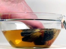 Soak-Feet-In-Green-Tea-Hack