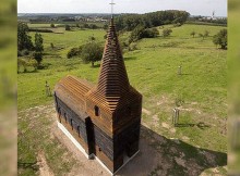 1-Looks-like-a-pretty-normal-quaint-little-church-right-copy