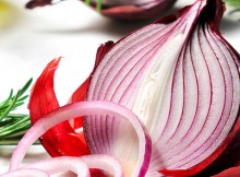 How-Does-Onion-Juice-Help-With-Hair-Growth