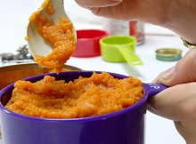 measuring-pumpkin-into-blender