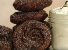 OreoChurrosCloseUpWithDip