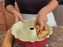 PuttingPumpkinBreadinBundtPan-780x364