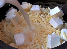 MakingSlowCookerMacandCheese