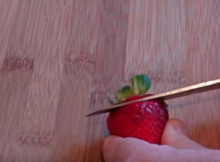 SlicingTopOffStrawberry