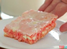 strawberry-brownies