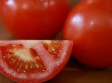 CloseupTomatoSlice