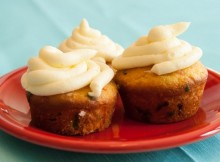 OP-LvH-White-Chocolate-Buttercream-Final-Cupcake-1024x721
