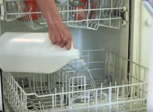PouringVinegarinDishwasherHeader