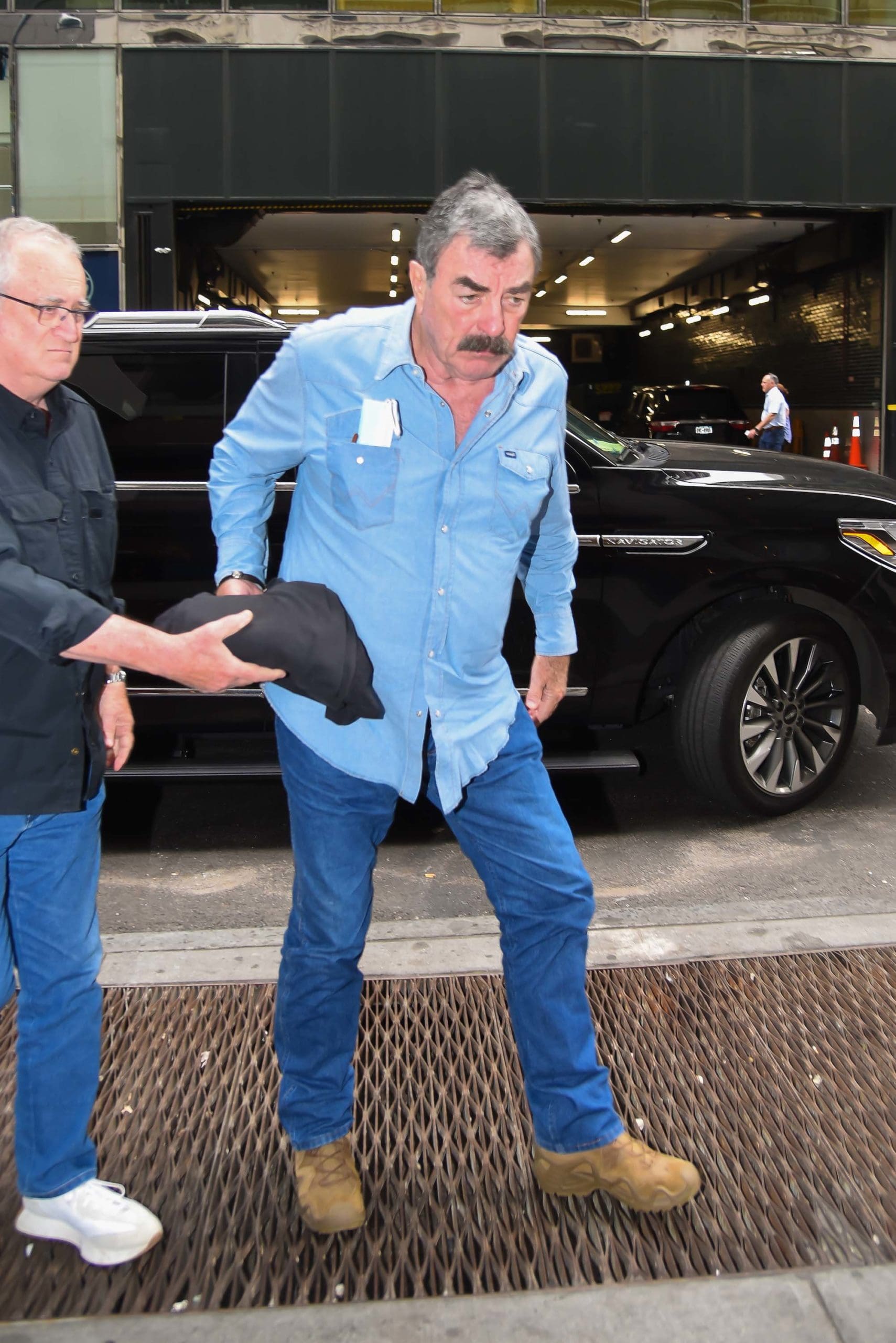 1662087443-2068-tomselleck3-scaled-min