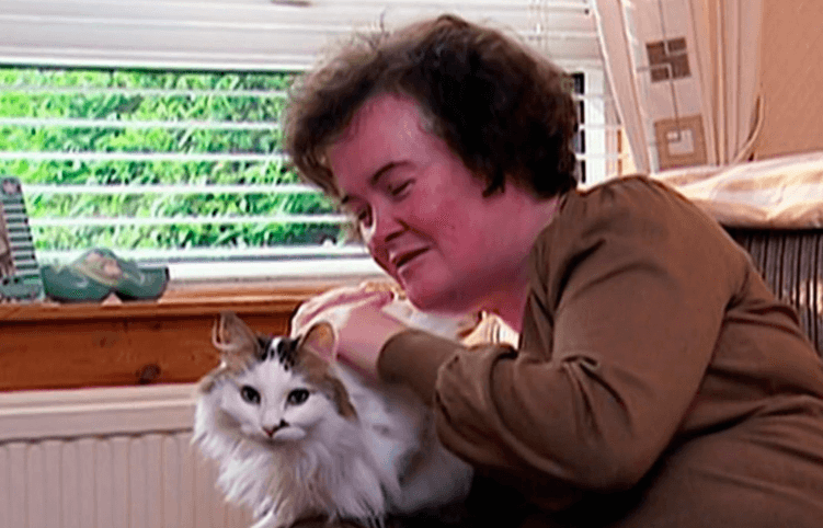 1663974839-6647-Susan-Boyle-Today-7
