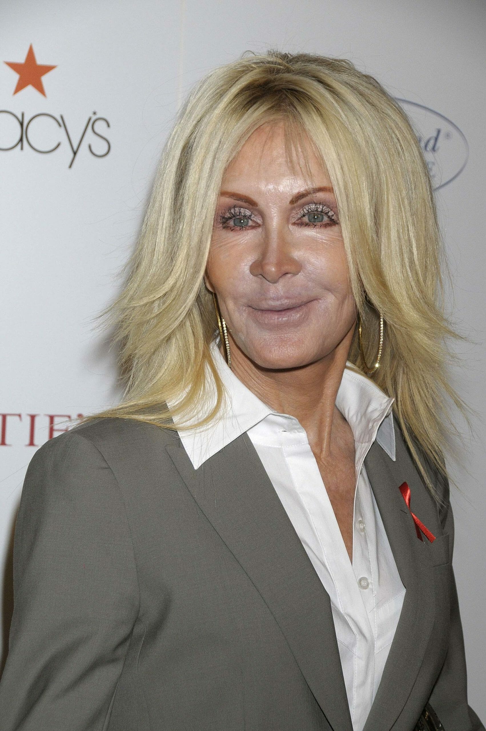 1668653696-2138-joanvanark4-scaled-1
