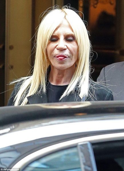 1682904087-1722-Versace2